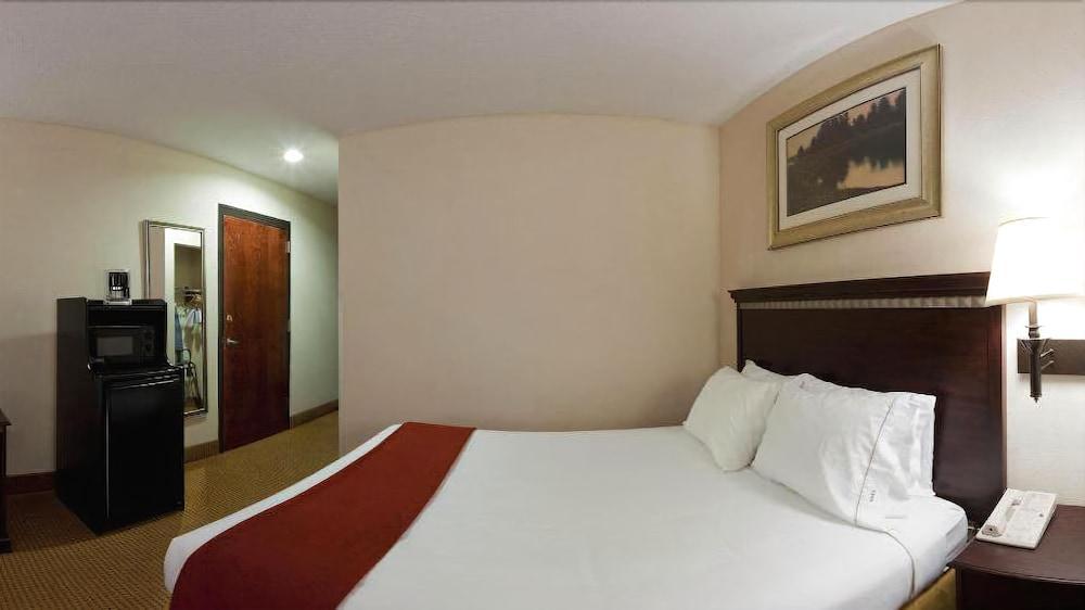 Lexington Inn And Suites Bagian luar foto