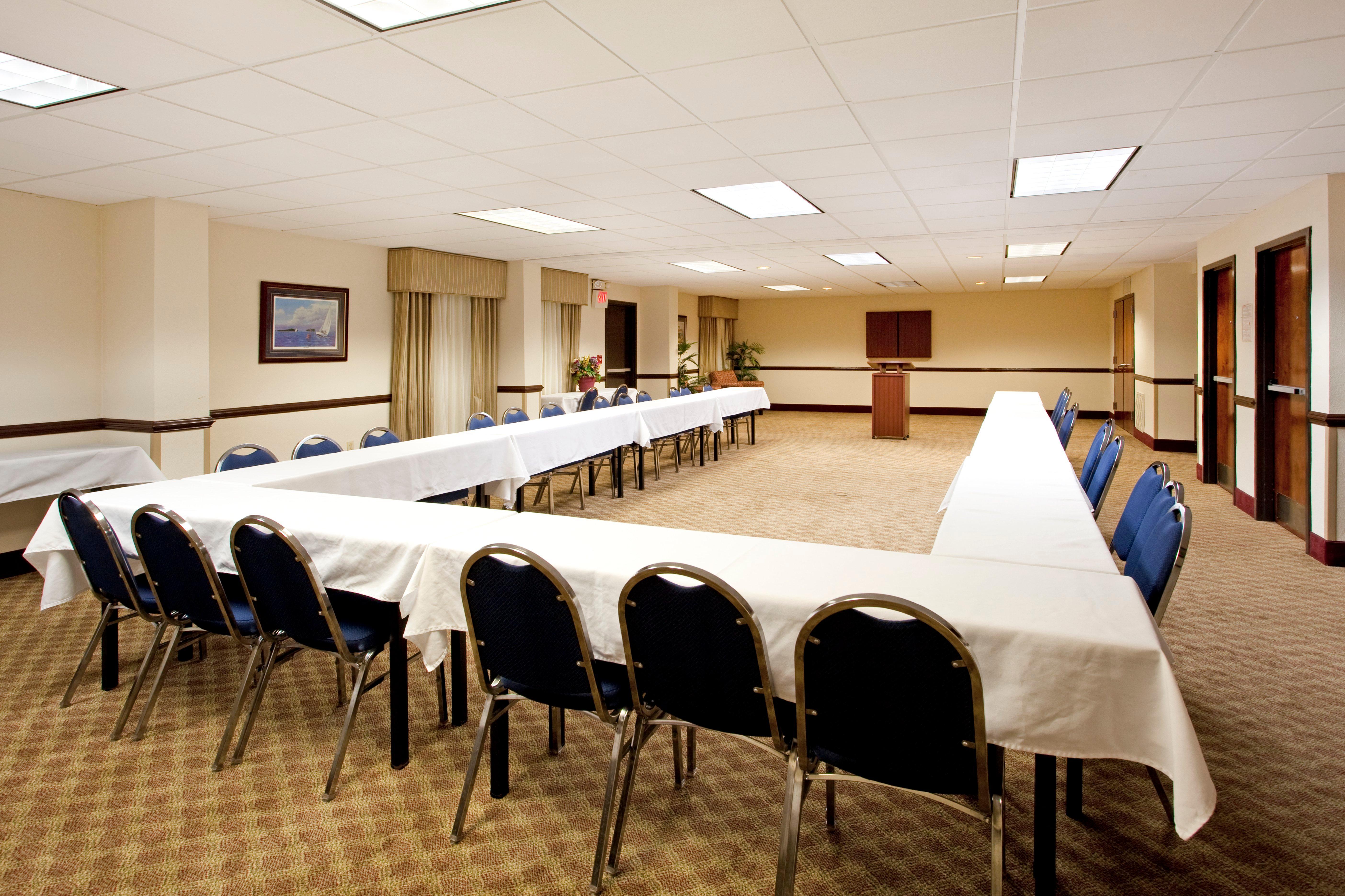 Lexington Inn And Suites Bagian luar foto