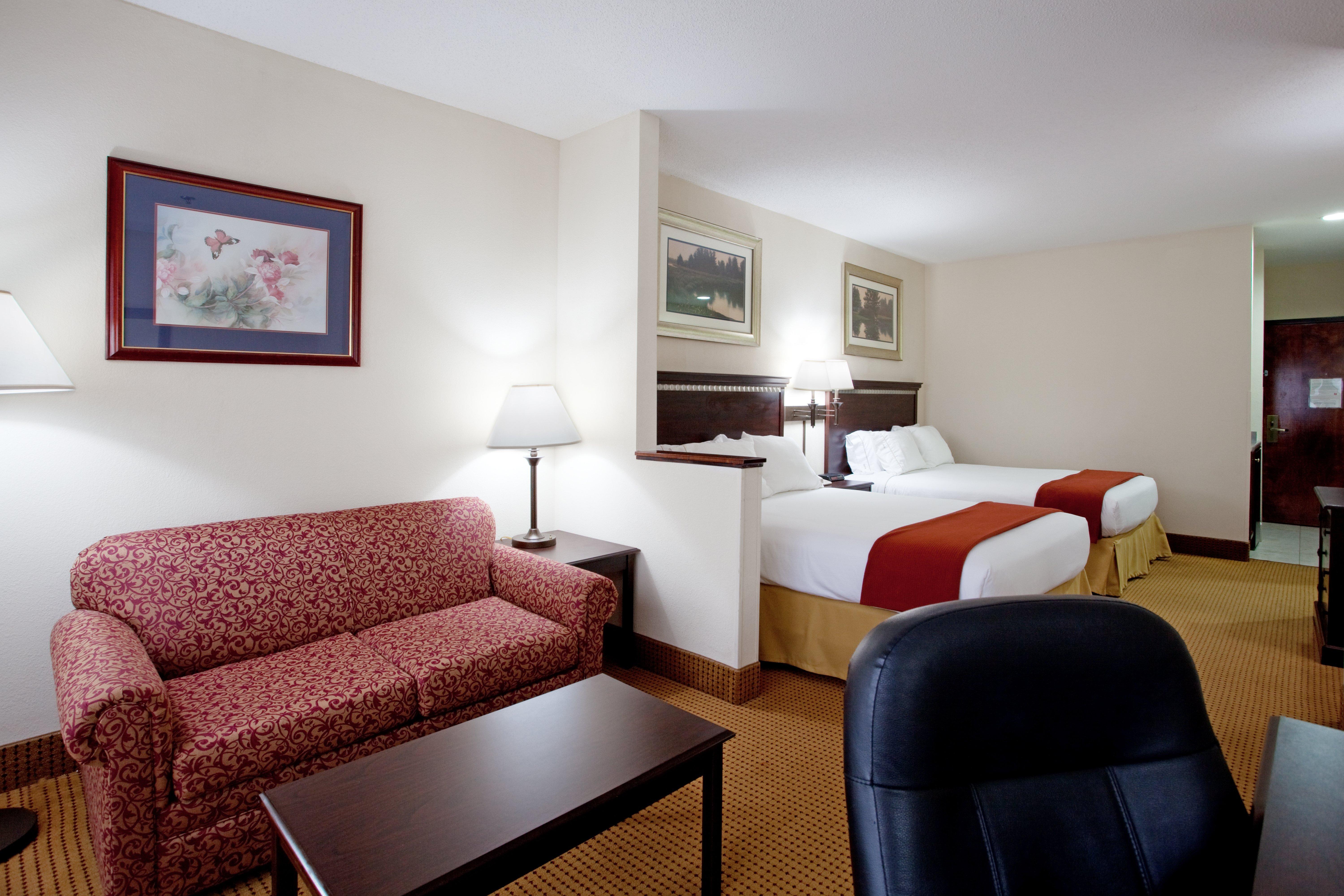 Lexington Inn And Suites Bagian luar foto