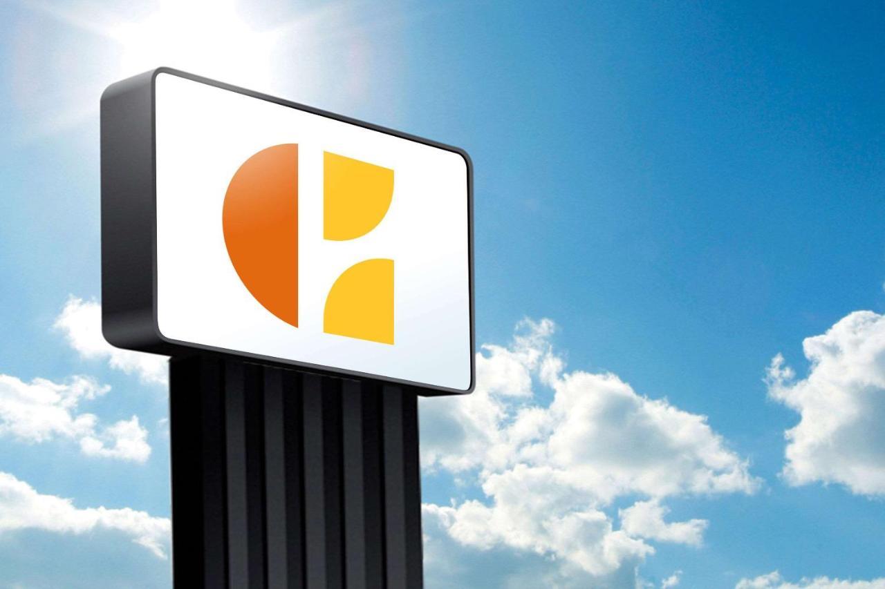 Lexington Inn And Suites Bagian luar foto