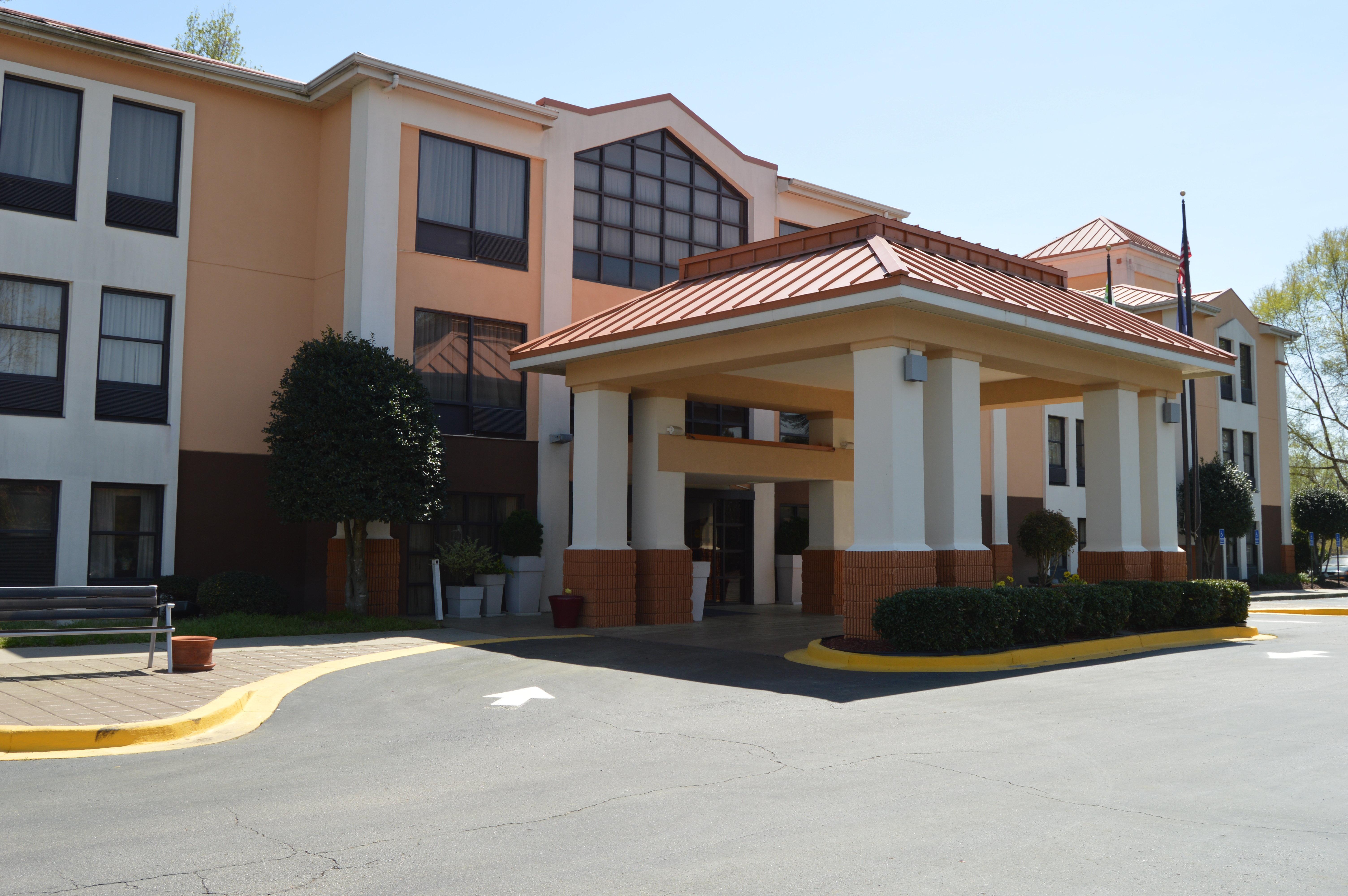 Lexington Inn And Suites Bagian luar foto