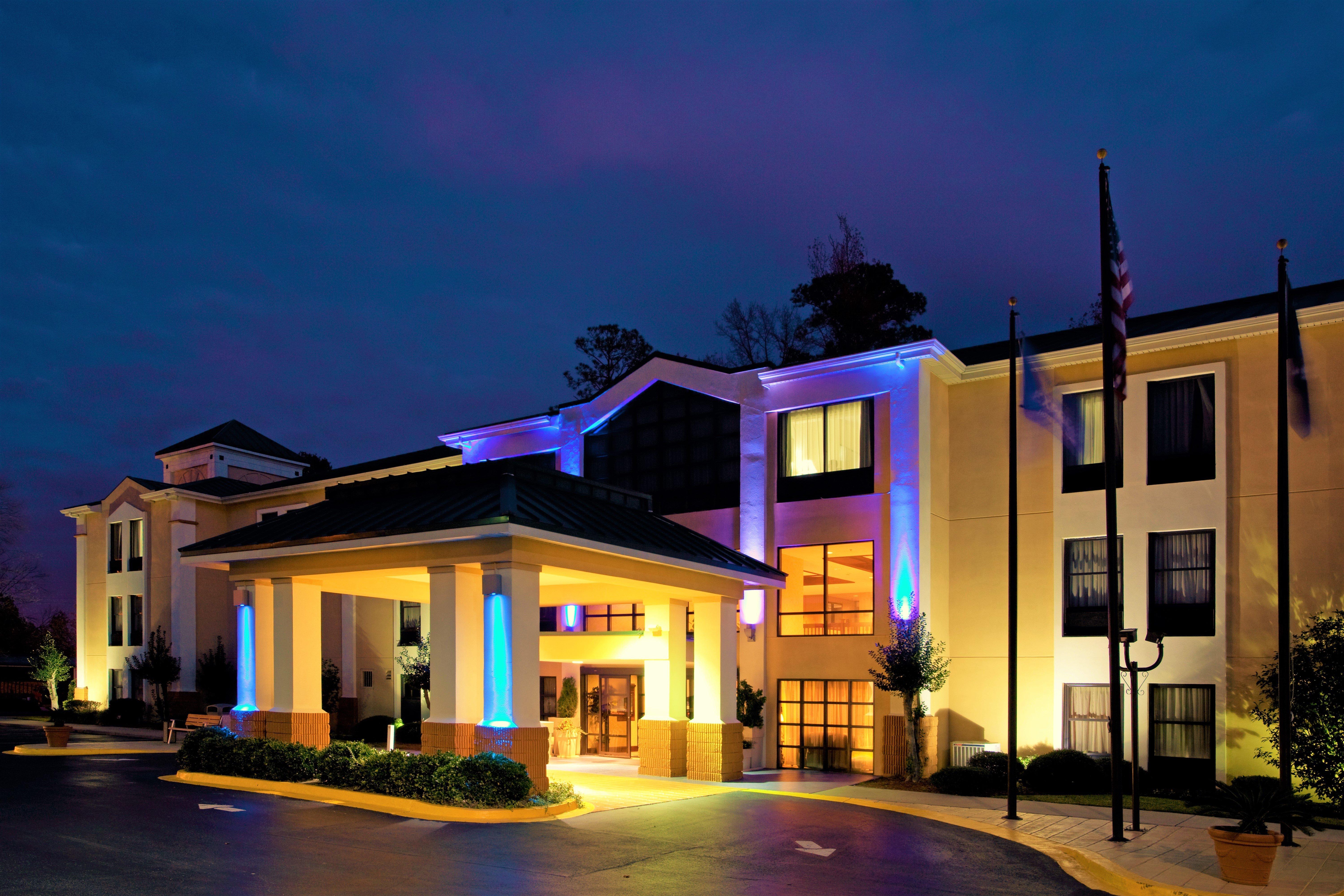 Lexington Inn And Suites Bagian luar foto