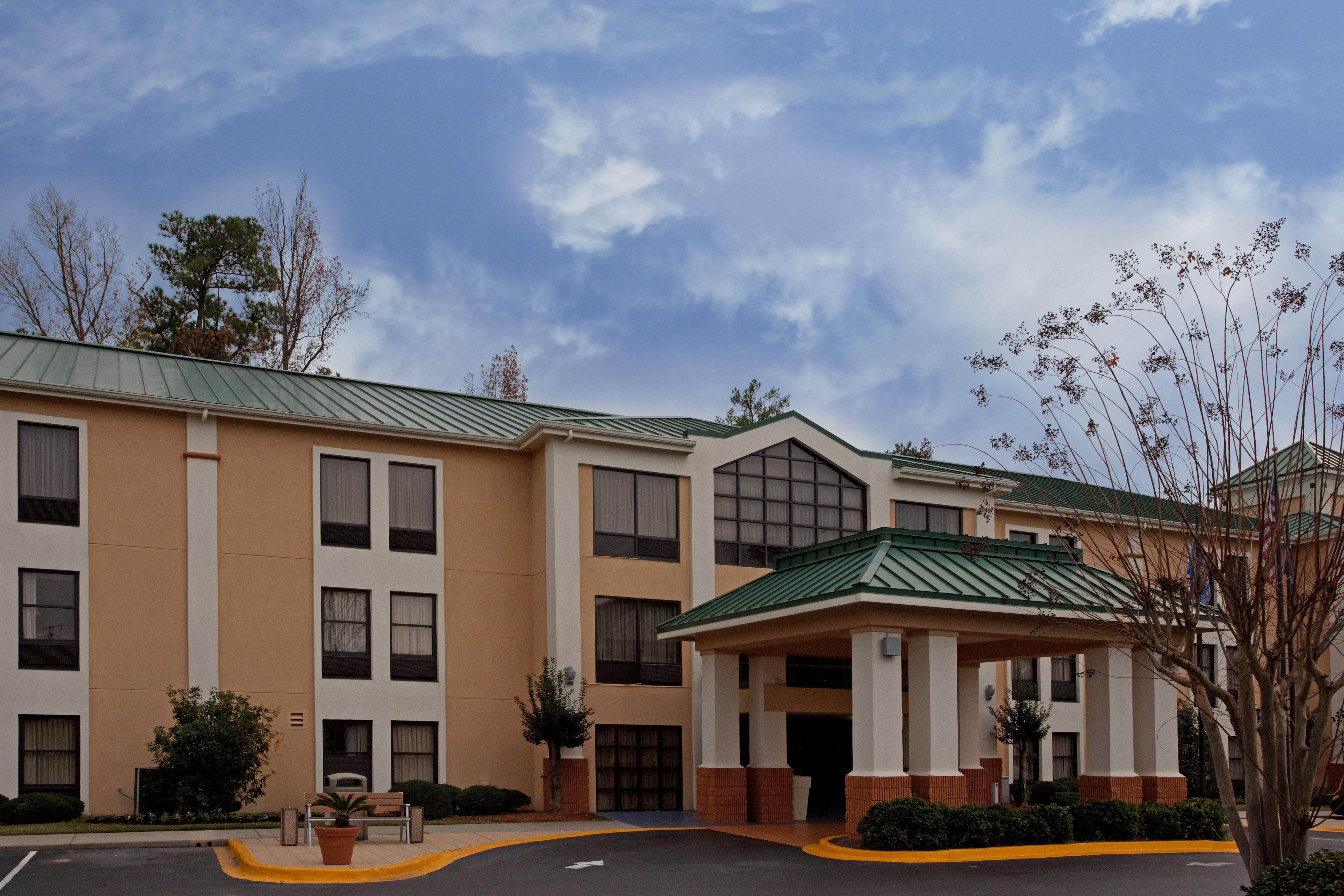 Lexington Inn And Suites Bagian luar foto