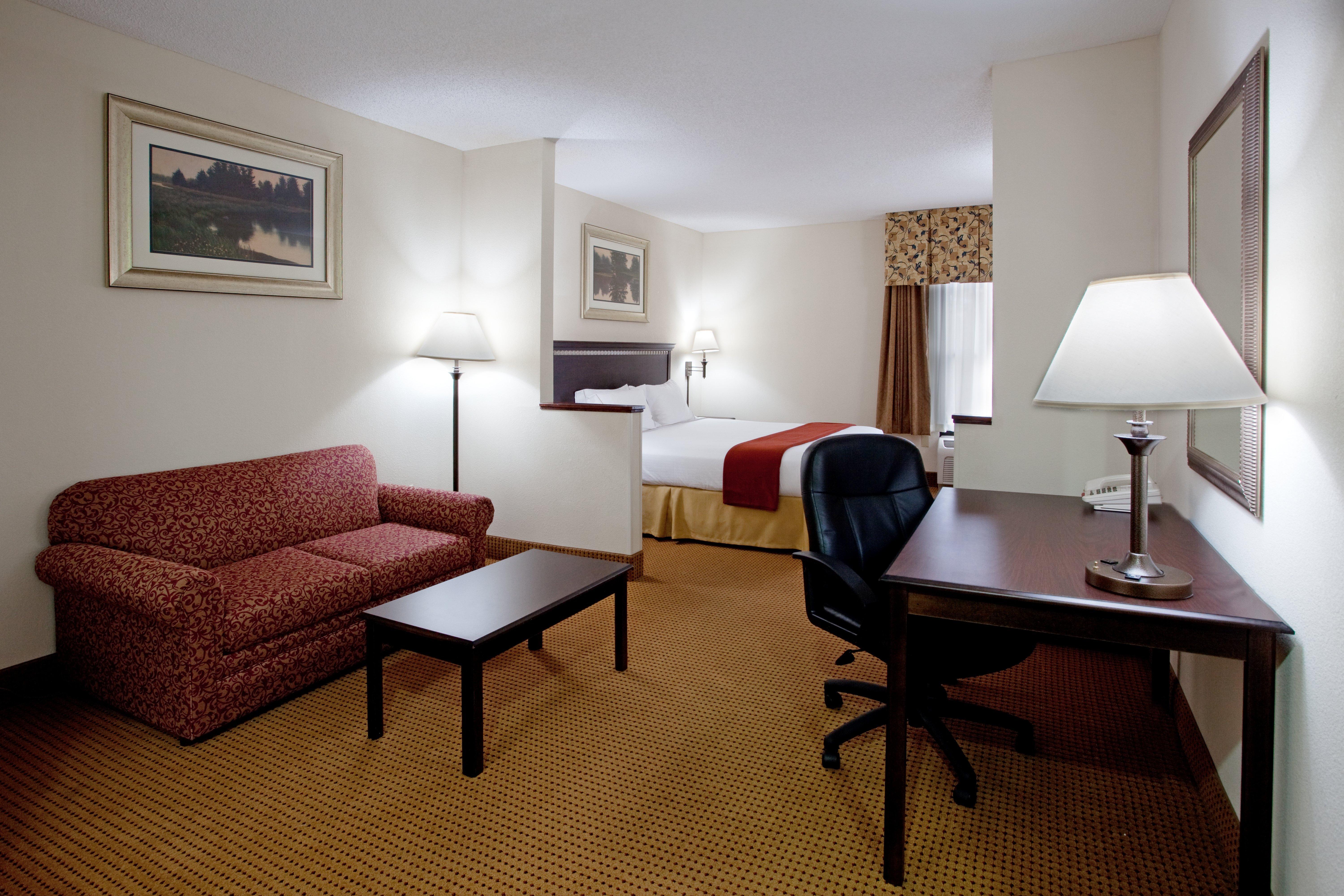 Lexington Inn And Suites Bagian luar foto
