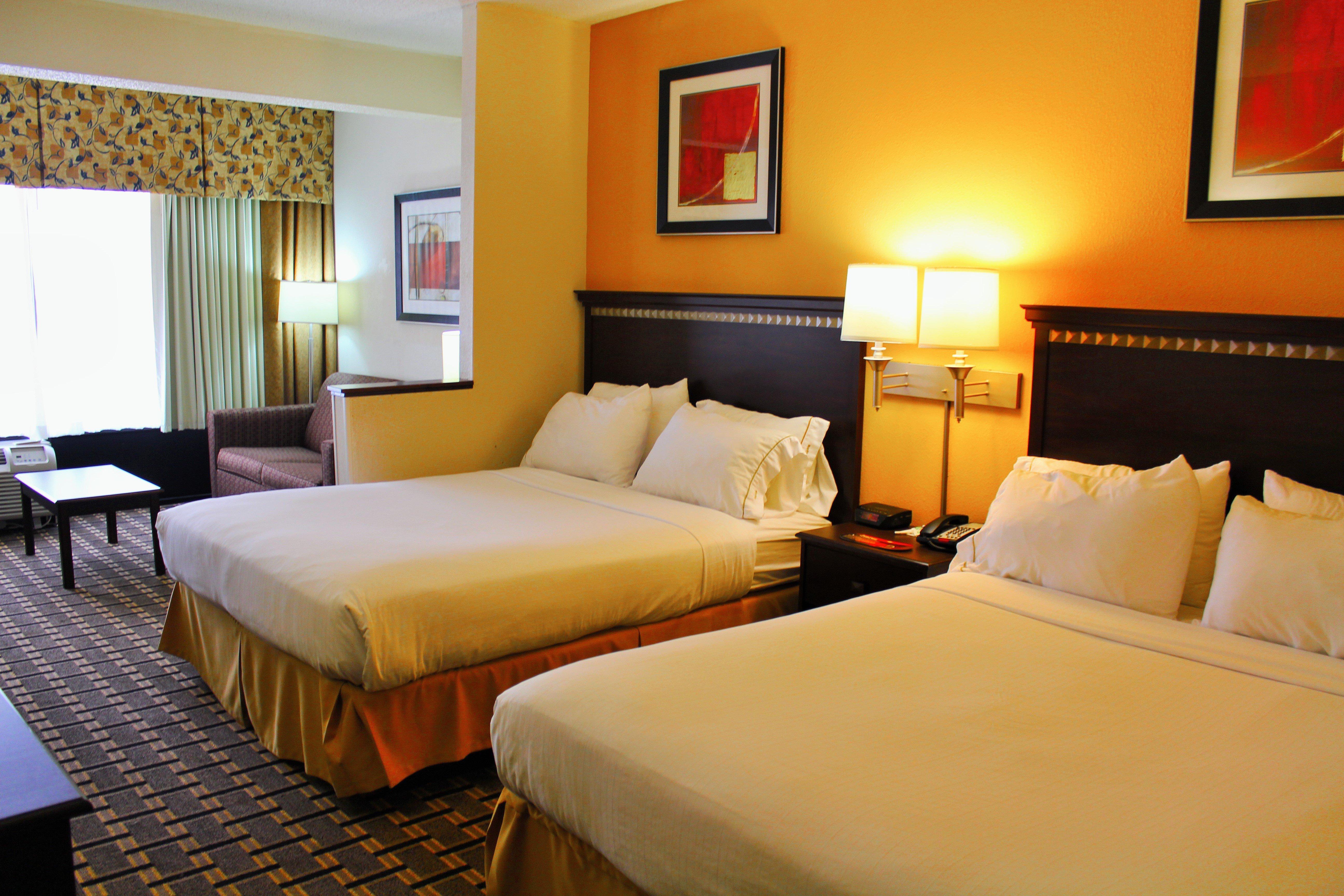 Lexington Inn And Suites Bagian luar foto