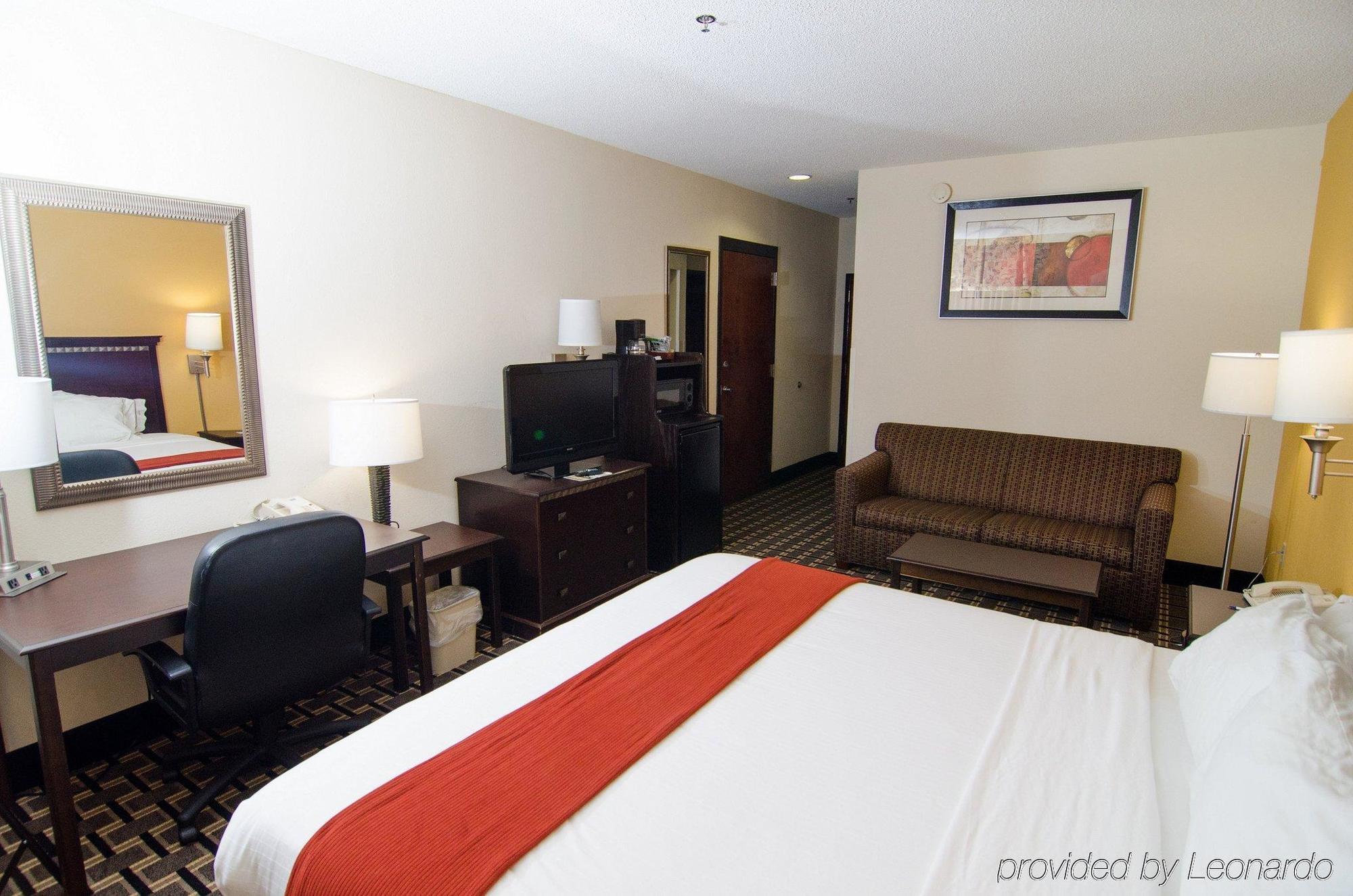 Lexington Inn And Suites Bagian luar foto