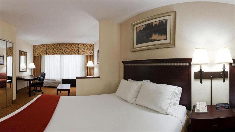Lexington Inn And Suites Bagian luar foto
