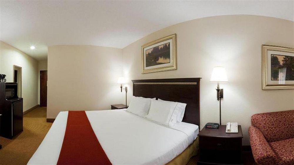 Lexington Inn And Suites Bagian luar foto