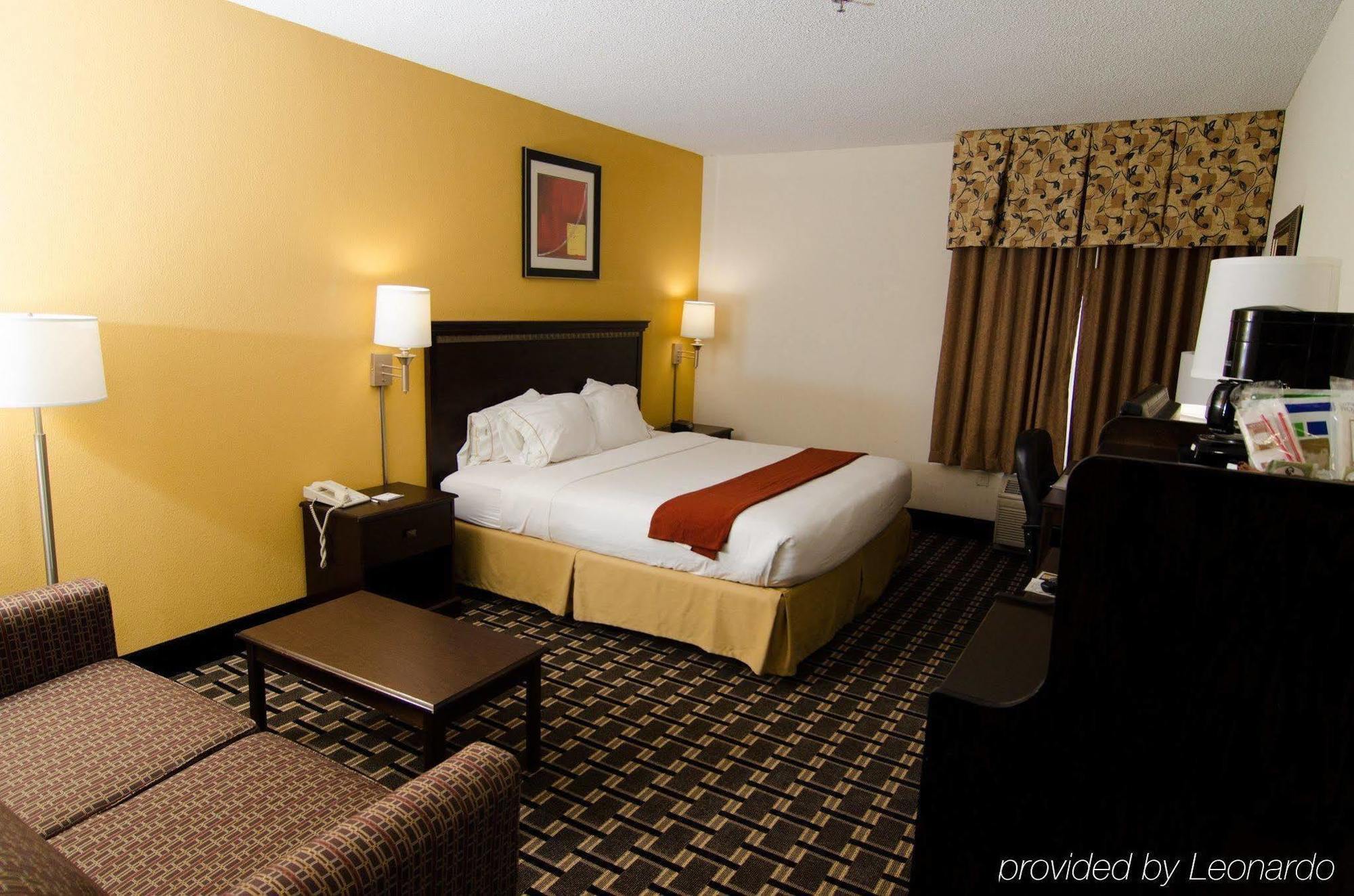 Lexington Inn And Suites Bagian luar foto
